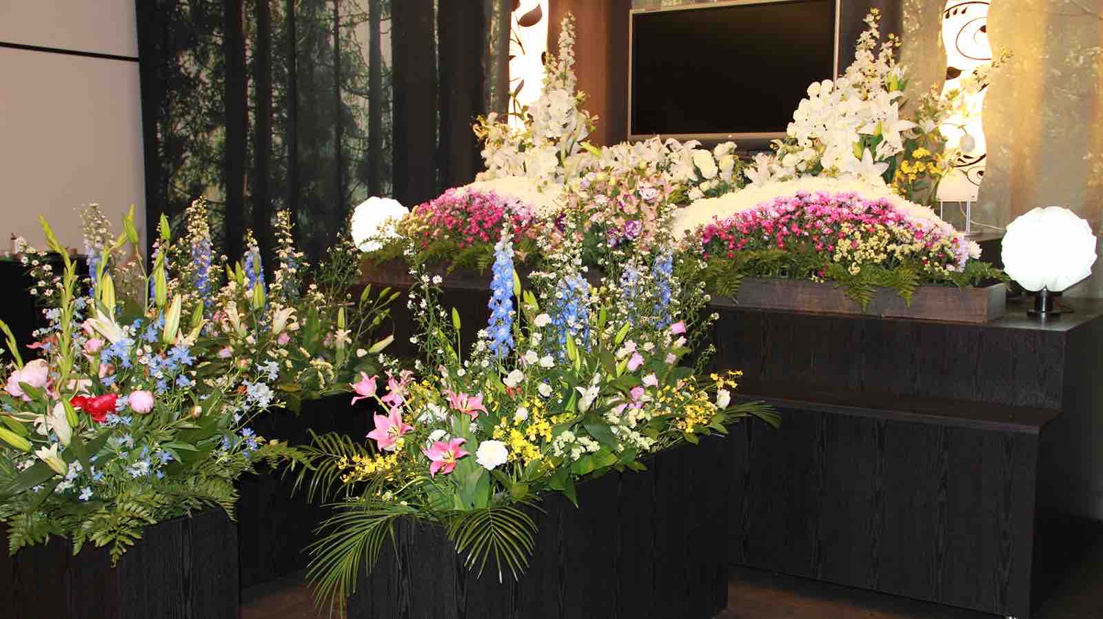 生花の祭壇の例